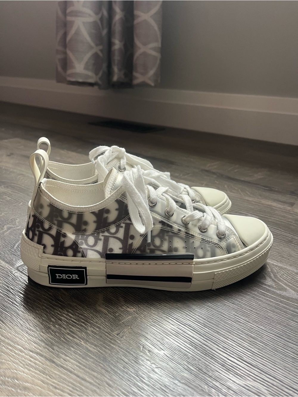 Dior Women’s White and Black Oblique Low-Top Sneakers
